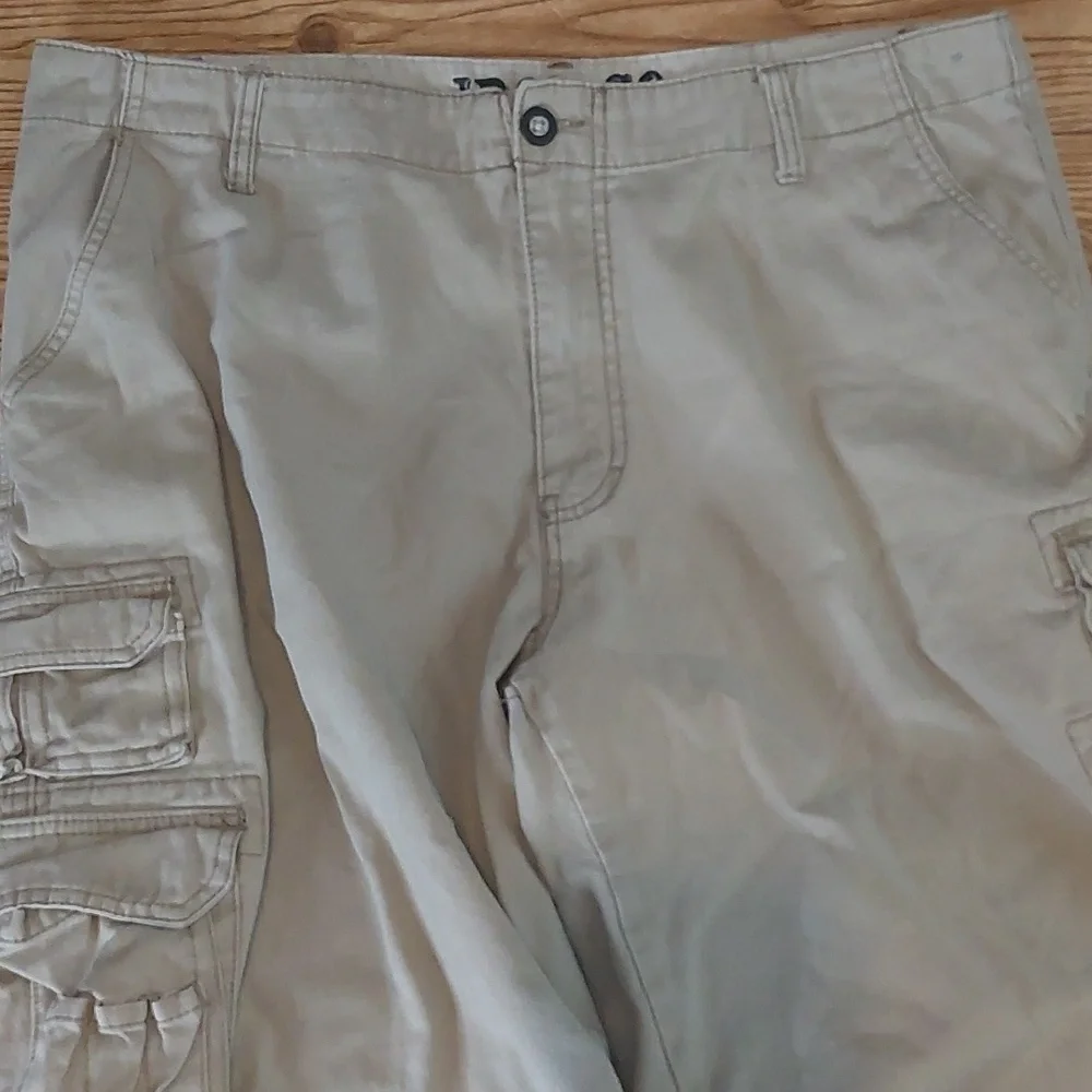 Mens Khaki Cargo Shorts size 36 - Picture 3 of 5